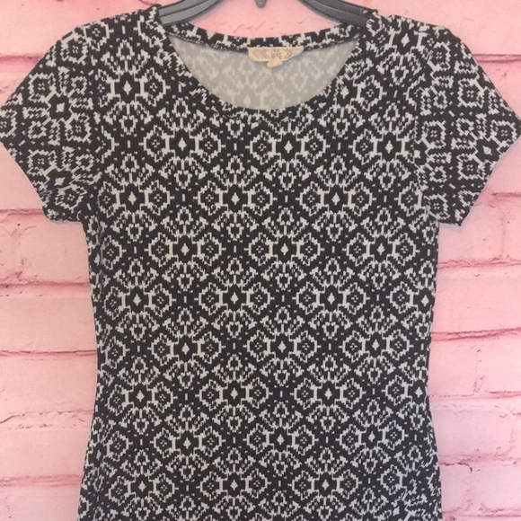 PINK ROSE Patterned Dress - Picture 5 of 7